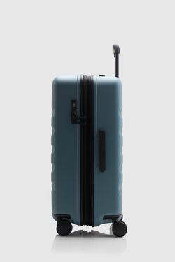 Icon Stripe 66cm Suitcase